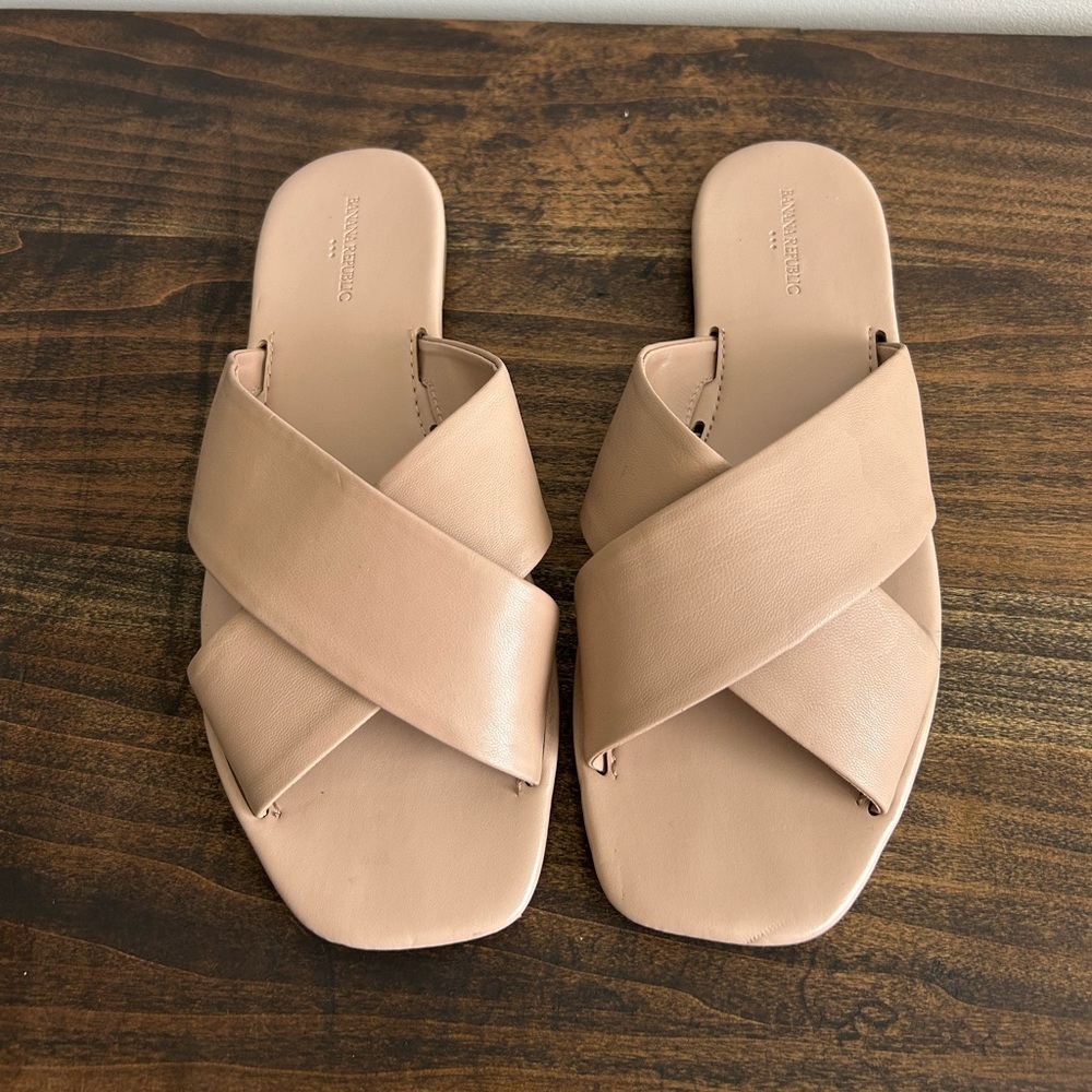 Banana Republic Women's Cross Over Slide Sandals, Size 8, Colour Blush.